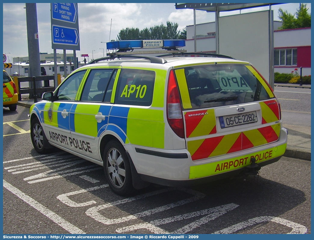 AP10
Republic of Ireland
Poblacht na Héireann
Airport Police Service
Póilíní an t-Aerfoirt
Shannon Airport
Aerfort na Sionainne
Ford Mondeo Station Wagon II generation restyling
Parole chiave: Republic;Ireland;Poblacht na Héireann;Airport;Police;Service;Póilíní an t-Aerfoirt;Shannon;Airport;Aerfort na Sionainne;Ford;Mondeo;Station;Wagon