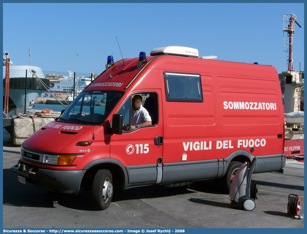 VF 21026
Corpo Nazionale Vigili del Fuoco
Nucleo Soccorso Subacqueo e Acquatico
Iveco Daily 50C13 III serie
Parole chiave: VVF;V.V.F.;Corpo;Nazionale;Vigili;del;Fuoco;Iveco;Daily;50C13;NSSA;N.S.S.A.;Soccorso;Subacqueo;Acquatico;Sommozzatori;Subacquei;CVS;C.V.S.;Costruzione Veicoli Speciali