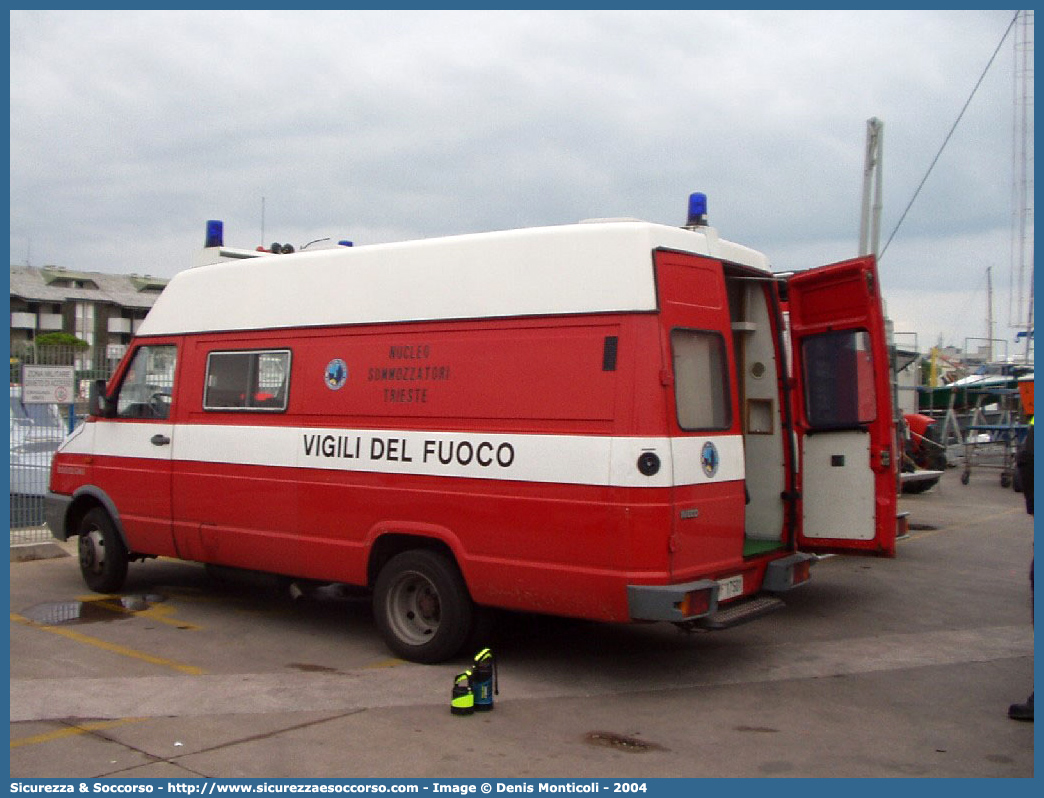 VF 17501
Corpo Nazionale Vigili del Fuoco
Nucleo Soccorso Subacqueo e Acquatico
Iveco Daily 59-12 II serie
Parole chiave: VVF;V.V.F.;Corpo;Nazionale;Vigili;del;Fuoco;Iveco;Daily;59-12;59.12;NSSA;N.S.S.A.;Soccorso;Subacqueo;Acquatico;Sommozzatori;Subacquei