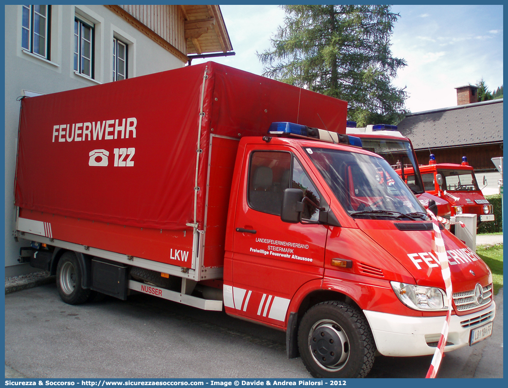 -
Republik Österreich
Feuerwher Steiermark
Mercedes Benz Sprinter I generation facelift
Parole chiave: Republik;Österreich;Feuerwher;Steiermark;Mercedes Benz;Sprinter