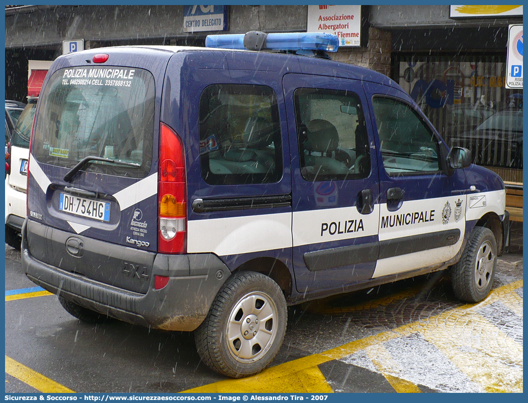 -
Polizia Municipale
Comune di Predazzo
Renault Kangoo 4x4 II serie
Parole chiave: Polizia;Locale;Municipale;Predazzo;Renault;Kangoo