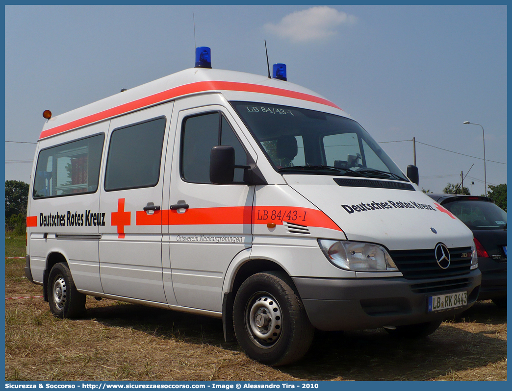 RK 8443
Bundesrepublik Deutschland
Deutsches Rotes Kreuz
Mercedes Benz Sprinter I generation facelift
Parole chiave: Repubblica;Federale;Germania;Bundesrepublik;Deutschland;Deutsches;Rotes;Kreuz