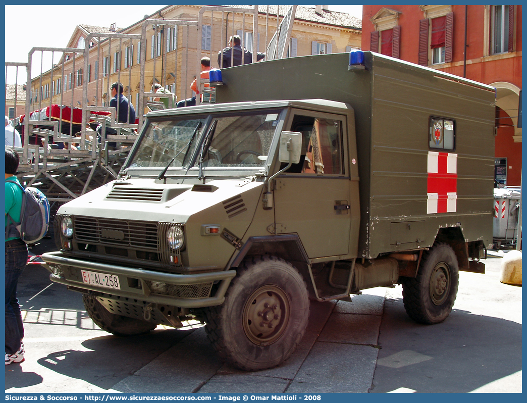 EI AL258
Esercito Italiano
Sanità Militare
Iveco VM90
Allestitore Mussa & Graziano S.r.l.
Parole chiave: EI;E.I.;Esercito;Italiano;Sanità;Militare;Iveco;VM90;Mussa & Graziano