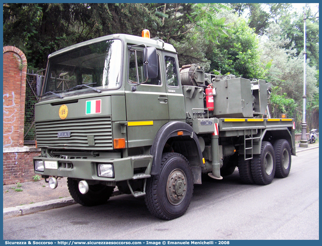 EI 796AJ
Esercito Italiano
Fiat Iveco 260F35
Allestitore Isoli S.p.A.
Parole chiave: EI;E.I.;Esercito;Italiano;Mezzi da Cantiere;Trasporto Materiali;Supporto Logistico;Iveco;260F35;Isoli