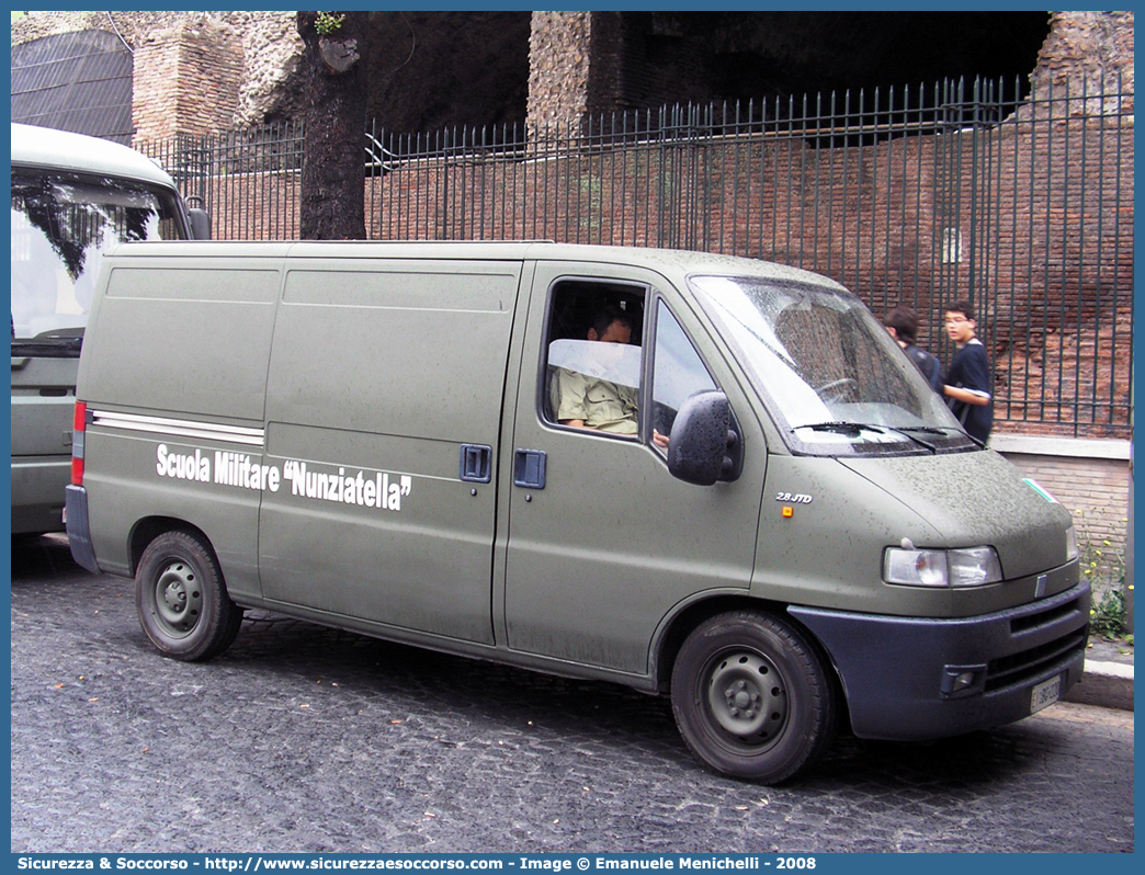 EI BG220
Esercito Italiano
Fiat Ducato II serie
Scuola Militare "Nunziatella"
Parole chiave: EI;E.I.;Esercito;Italiano;Mezzi;da;Cantiere;Trasporto;Materiali;Supporto;Logistico;Fiat;Ducato