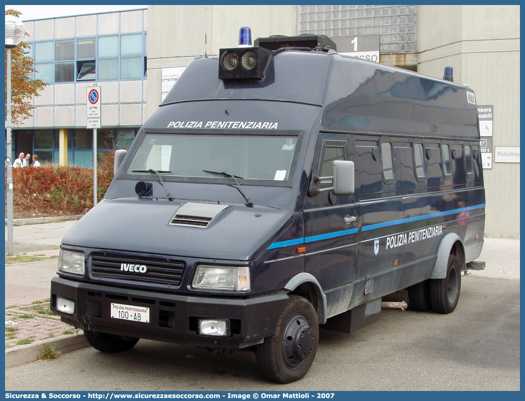 Polizia Penitenziaria 100AB
Polizia Penitenziaria
Iveco Daily 59-12 II serie

Parole chiave: PolPen;Pol.Pen.;AdiC;A.diC.;Agenti di Custodia;Polizia Penitenziaria;Iveco;Daily;59-12 II serie;100AB