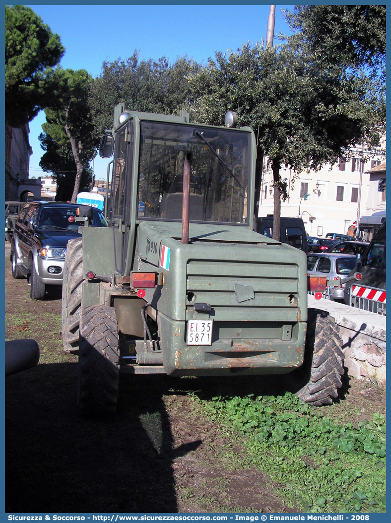 EI 355871
Esercito Italiano
JCB 930
Parole chiave: EI;E.I.;Esercito;Italiano;Mezzi;da;Cantiere;Trasporto;Materiali;Supporto;Logistico;JCB;930