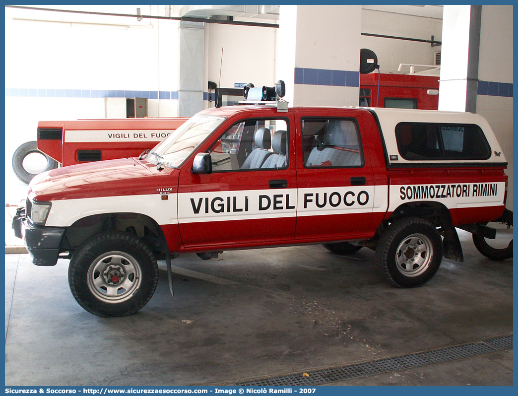 VF 19992
Corpo Nazionale Vigili del Fuoco
Nucleo Soccorso Subacqueo e Acquatico
Toyota Hilux V serie
Parole chiave: Corpo;Nazionale;Vigili del Fuoco;Vigili;Fuoco;Toyota;Hilux;NSSA;N.S.S.A.;Soccorso;Subacqueo;Acquatico;Sommozzatori;Subacquei