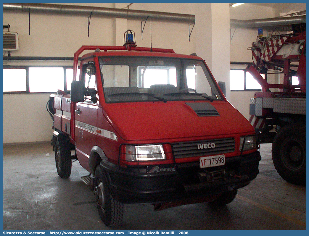 VF 17598
Corpo Nazionale Vigili del Fuoco
Iveco Daily 40-10 4x4 II serie
Parole chiave: Corpo;Nazionale;Vigili del Fuoco;Vigili;Fuoco;Iveco;Daily;40-10;AIB