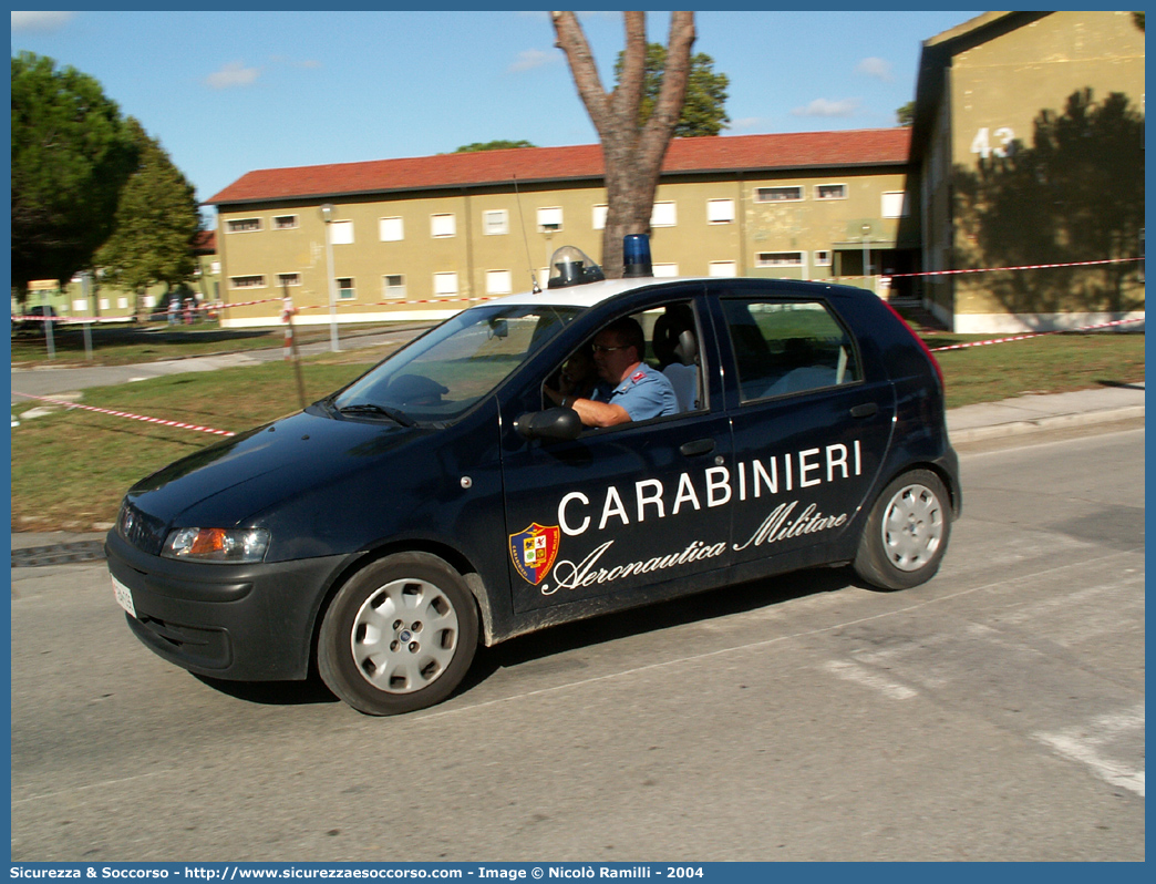 AM BN096
Arma dei Carabinieri
Reparto Carabinieri presso l'Aeronautica Militare
Fiat Punto II serie

Parole chiave: AM;A.M.;CC;C.C.;BN 096;Arma;Carabinieri;Aeronautica;Militare;Fiat;Punto