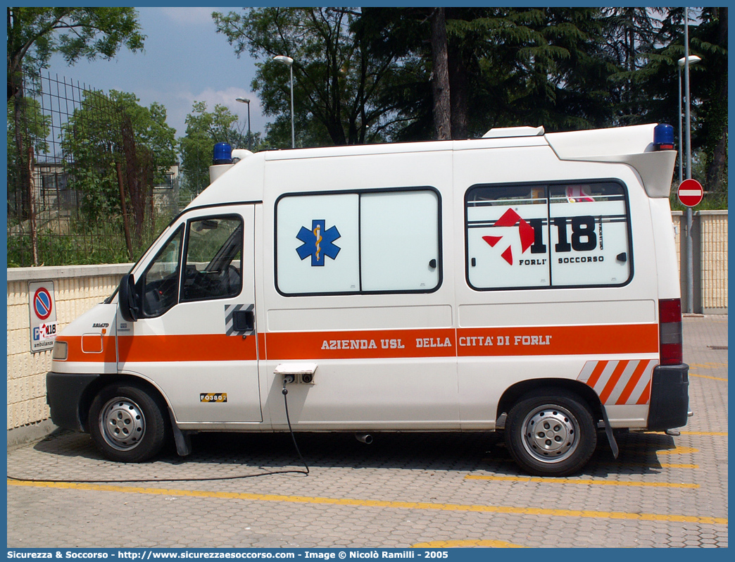 FO 02
118 Romagna Soccorso
Ambito Territoriale di Forlì
Fiat Ducato II serie
Allestitore MAF S.n.c.
Parole chiave: 118;Romagna;Soccorso;Forlì;Forli;Ambulanza;Autoambulanza;Fiat;Ducato;MAF