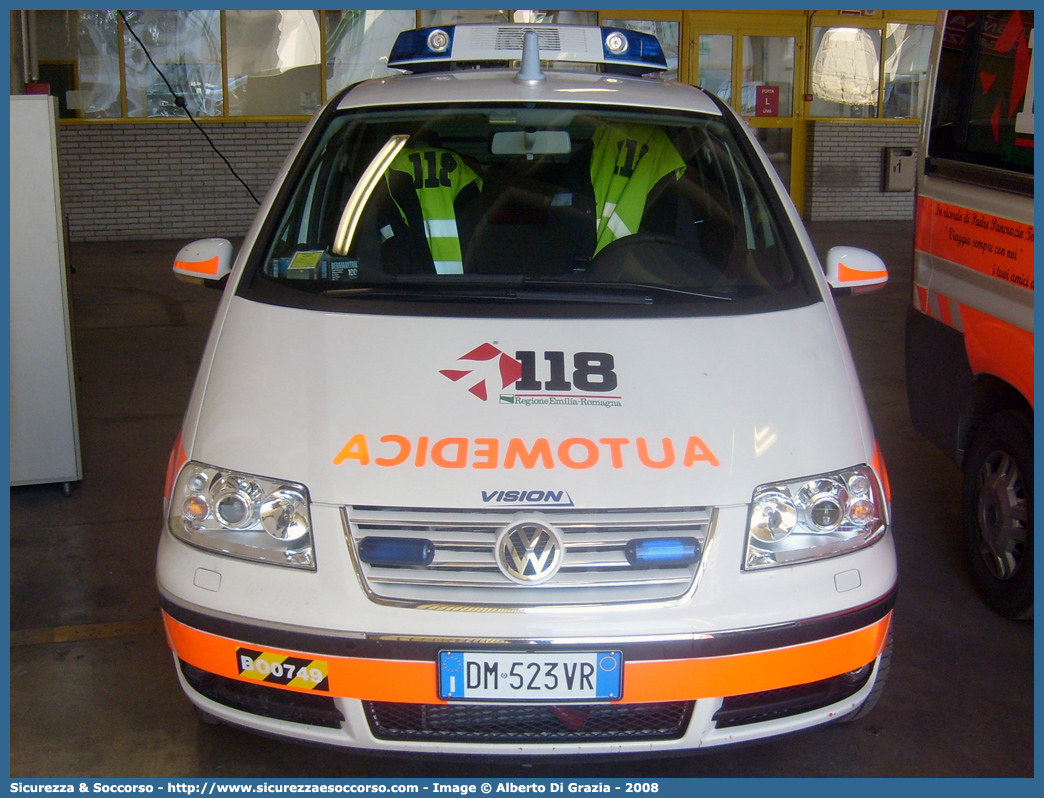 BO 0749
118 Bologna Soccorso
Volkswagen Sharan III serie
Allestitore Vision S.r.l.
Parole chiave: 118;Bologna;Soccorso;Automedica;Auto Medica;Automedicalizzata;Auto Medicalizzata;Volkswagen;Sharan;Vision