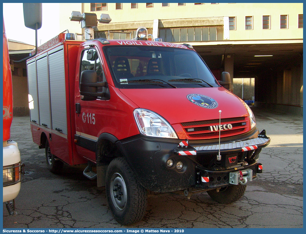 VF 25734
Corpo Nazionale Vigili del Fuoco
Nucleo Soccorso Subacqueo e Acquatico
Iveco Daily 4x4 IV serie
Parole chiave: VF;V.F.;Corpo;Nazionale;Vigili del Fuoco;Vigili;Fuoco;Iveco;Daily;NSSA;N.S.S.A.;Soccorso;Subacqueo;Acquatico;Sommozzatori;Subacquei;25734