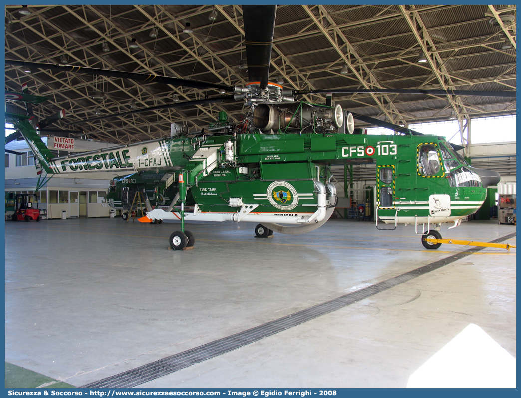 I-CFAJ / CFS 103
Corpo Forestale
Servizio Aereo
Sikorsky S-64F Skycrane
"Nuvola Rossa"
Parole chiave: Corpo;Forestale;Stato;Corpo Forestale dello Stato;CFS;C.F.S.;Servizio Aereo;Sikorsky;S64 Skycrane;CFS 103