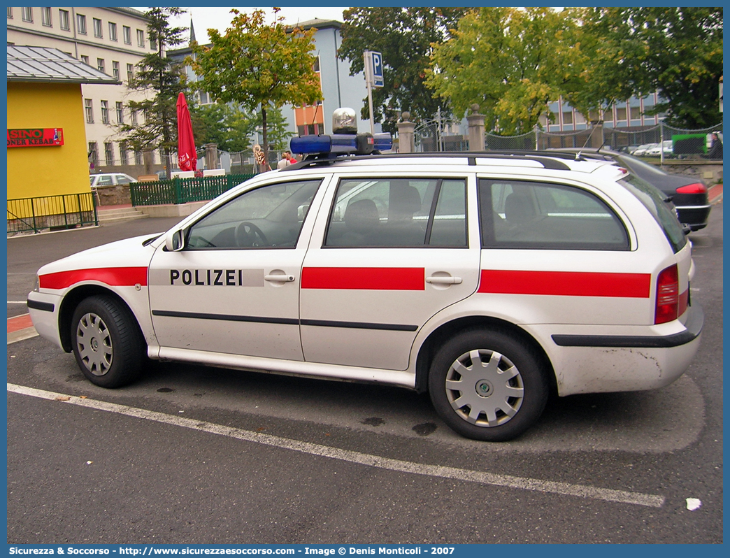 BG 2093
Republik Österreich
Polizei
Skoda Octavia Wagon I generation
(ex Gendarmerie)
Parole chiave: Republik;Österreich;Polizei;Gendarmerie;Skoda;Octavia;Wagon