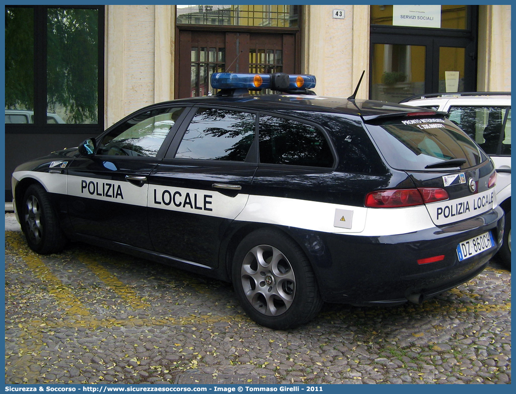 -
Polizia Locale
Comune di Pescantina
Alfa Romeo 159 Sportwagon
Allestitore Focaccia Group S.r.l.
Parole chiave: PL;PM;P.L.;P.M.;Polizia;Locale;Municipale;Pescantina;Alfa Romeo;159;Sportwagon;Focaccia