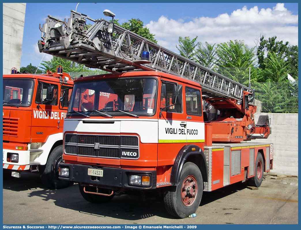 VF 14521
Corpo Nazionale Vigili del Fuoco
Iveco 160NC
Allestitore Magirus
Parole chiave: VVF;V.V.F.;Corpo;Nazionale;Vigili;del;Fuoco;AutoScala;AS;Iveco;160NC;Magirus