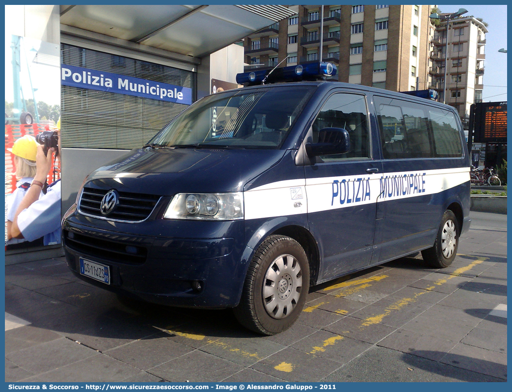 -
Polizia Municipale
Comune di Padova
Volkswagen Transporter T5
Parole chiave: PL;PM;P.L.;P.M.;Polizia;Locale;Municipale;Padova;Volkswagen;Transporter;T5