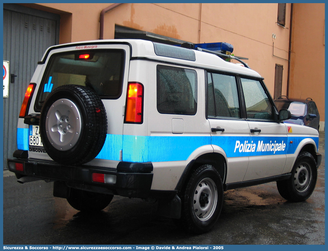 -
Polizia Municipale
Comune di Castel San Pietro Terme
Land Rover Discovery II serie restyling
Parole chiave: Polizia;Locale;Municipale;Castel San Pietro Terme;Land Rover;Discovery