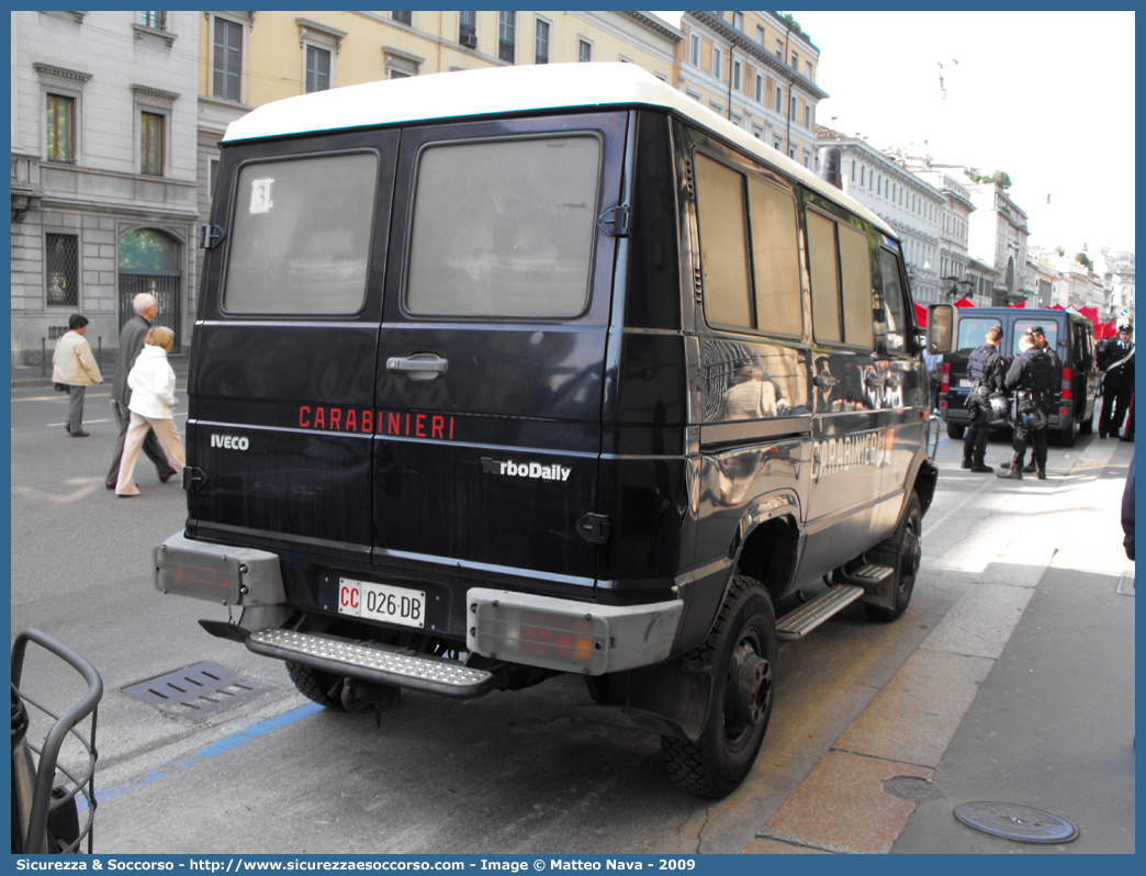 CC 026DB
Arma dei Carabinieri
Battaglioni Mobili
Iveco TurboDaily 40-10 4x4 II serie
Parole chiave: CC;C.C.;Arma;dei;Carabinieri;Battaglioni;Battaglione;Mobili;Mobile;Iveco;TurboDaily;Daily;40-10;4x4;40.10;40;10;Ordine;Pubblico