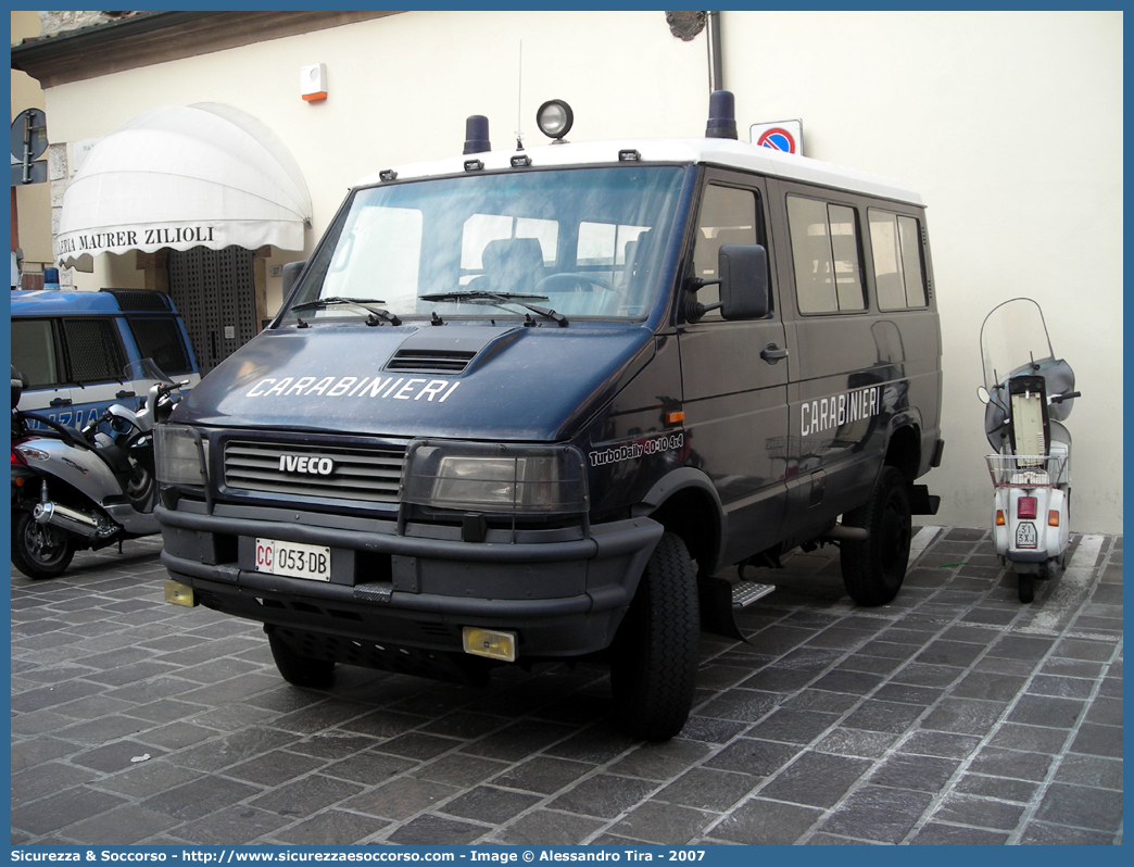 CC 053DB
Arma dei Carabinieri
Battaglioni Mobili
Iveco TurboDaily 40-10 4x4 II serie
Parole chiave: CC;C.C.;Arma;dei;Carabinieri;Battaglioni;Battaglione;Mobili;Mobile;Iveco;TurboDaily;Daily;40-10;4x4;40.10;40;10;Ordine;Pubblico