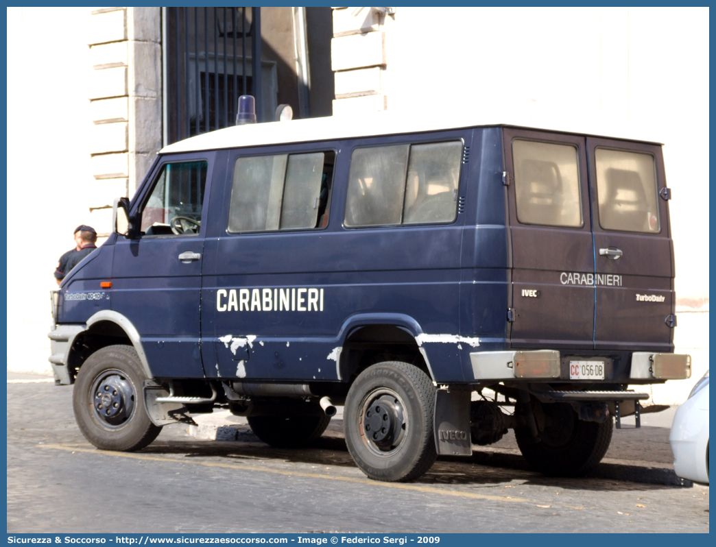 CC 056DB
Arma dei Carabinieri
Battaglioni Mobili
Iveco TurboDaily 40-10 4x4 II serie
Parole chiave: CC;C.C.;Arma;dei;Carabinieri;Battaglioni;Battaglione;Mobili;Mobile;Iveco;TurboDaily;Daily;40-10;4x4;40.10;40;10;Ordine;Pubblico