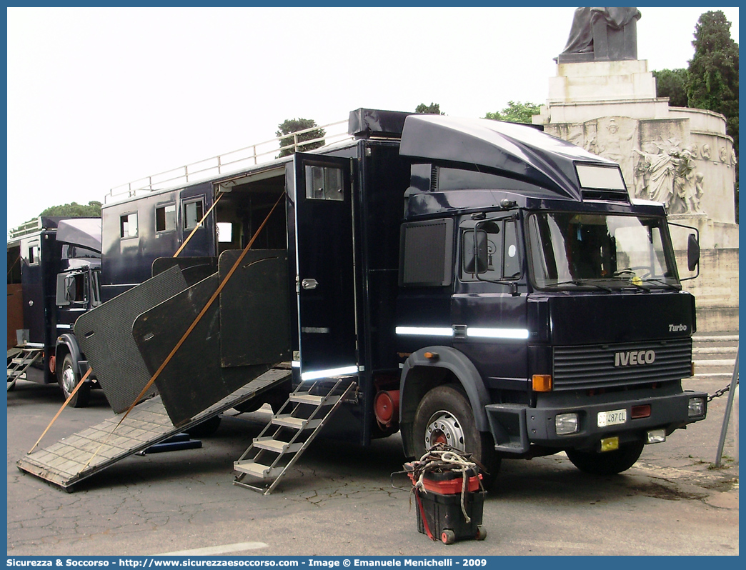 CC 487CL
Arma dei Carabinieri
4° Reggimento Carabinieri a Cavallo
Iveco 175-24
Parole chiave: CC;C.C.;Arma;dei;Carabinieri;Reggimento;a;Cavallo;Iveco;175-24