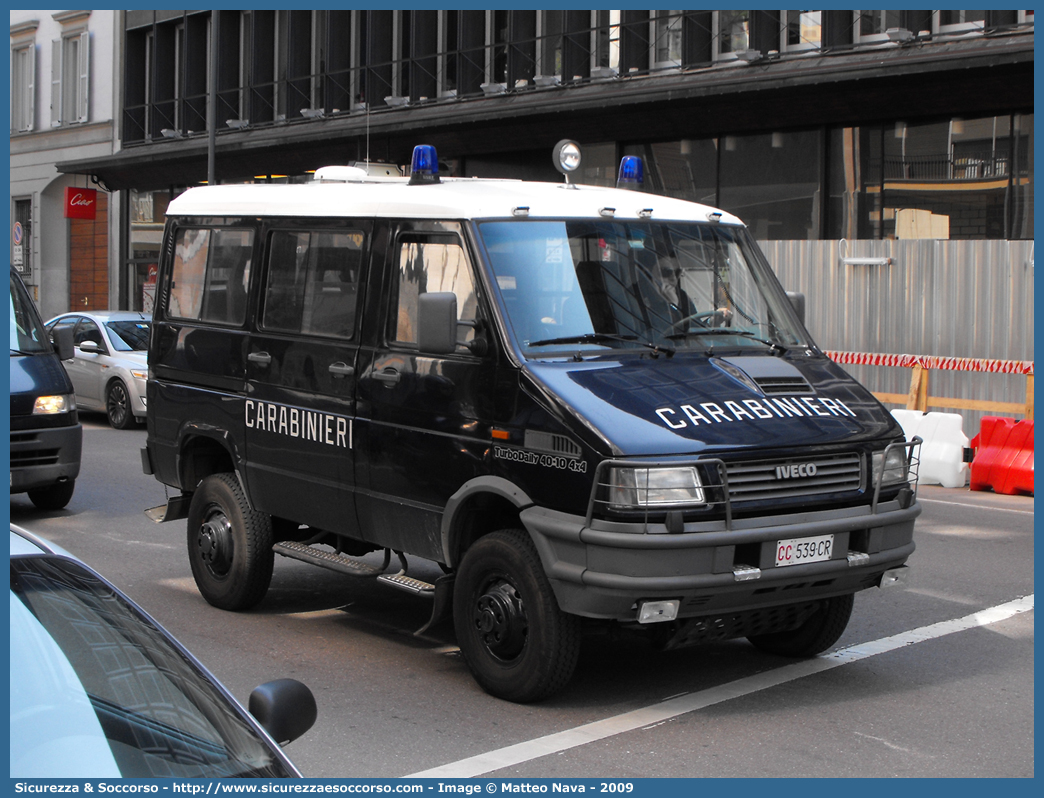 CC 539CR
Arma dei Carabinieri
Battaglioni Mobili
Iveco TurboDaily 40-10 4x4 II serie
Parole chiave: CC;C.C.;Arma;dei;Carabinieri;Battaglioni;Battaglione;Mobili;Mobile;Iveco;TurboDaily;Daily;40-10;4x4;40.10;40;10;Ordine;Pubblico