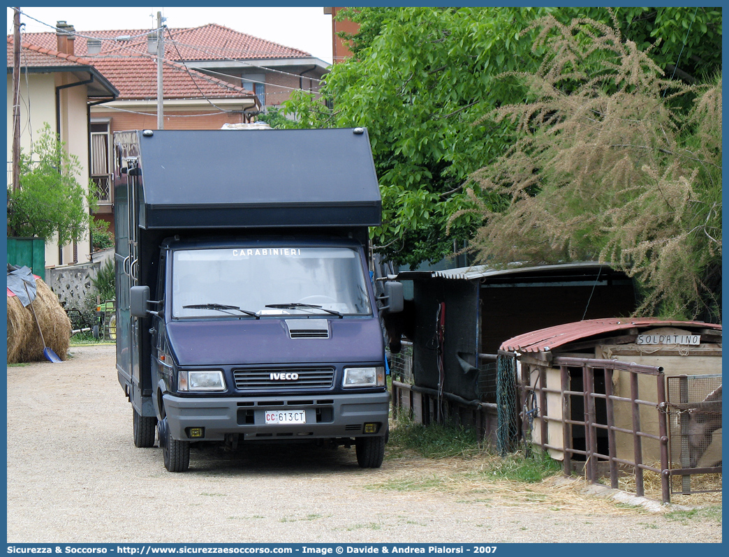 CC 613CT
Arma dei Carabinieri
4° Reggimento Carabinieri a Cavallo
Iveco Daily 49-12 II serie
Parole chiave: CC;C.C.;Arma;dei;Carabinieri;Reggimento;Cavallo;Iveco;Daily;49-12;49.12;Trasporto;Cavalli