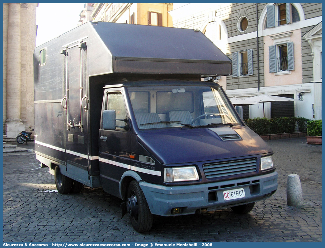 CC 616CT
Arma dei Carabinieri
4° Reggimento Carabinieri a Cavallo
Iveco Daily 49-12 II serie
Parole chiave: CC;C.C.;Arma;dei;Carabinieri;Reggimento;Cavallo;Iveco;Daily;49-12;49.12;Trasporto;Cavalli