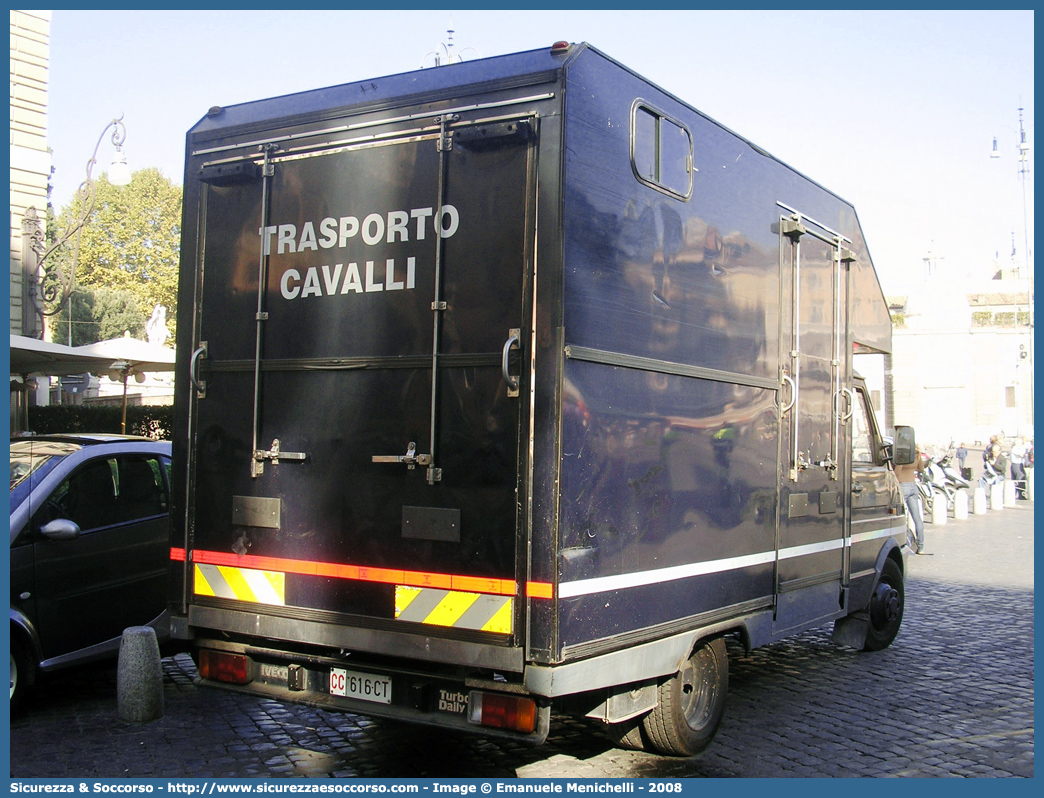 CC 616CT
Arma dei Carabinieri
4° Reggimento Carabinieri a Cavallo
Iveco Daily 49-12 II serie
Parole chiave: CC;C.C.;Arma;dei;Carabinieri;Reggimento;Cavallo;Iveco;Daily;49-12;49.12;Trasporto;Cavalli