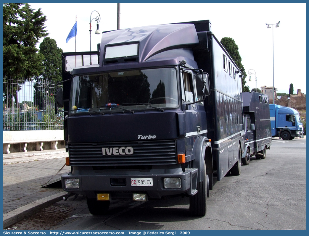 CC 985CV
Arma dei Carabinieri
4° Reggimento Carabinieri a Cavallo
Iveco 175-24
Parole chiave: CC;C.C.;Arma;dei;Carabinieri;Reggimento;a;Cavallo;Iveco;175-24