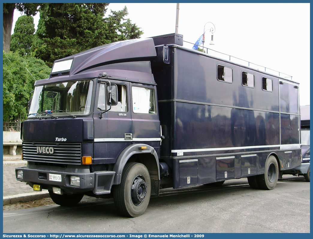 CC 985CV
Arma dei Carabinieri
4° Reggimento Carabinieri a Cavallo
Iveco 175-24
Parole chiave: CC;C.C.;Arma;dei;Carabinieri;Reggimento;a;Cavallo;Iveco;175-24