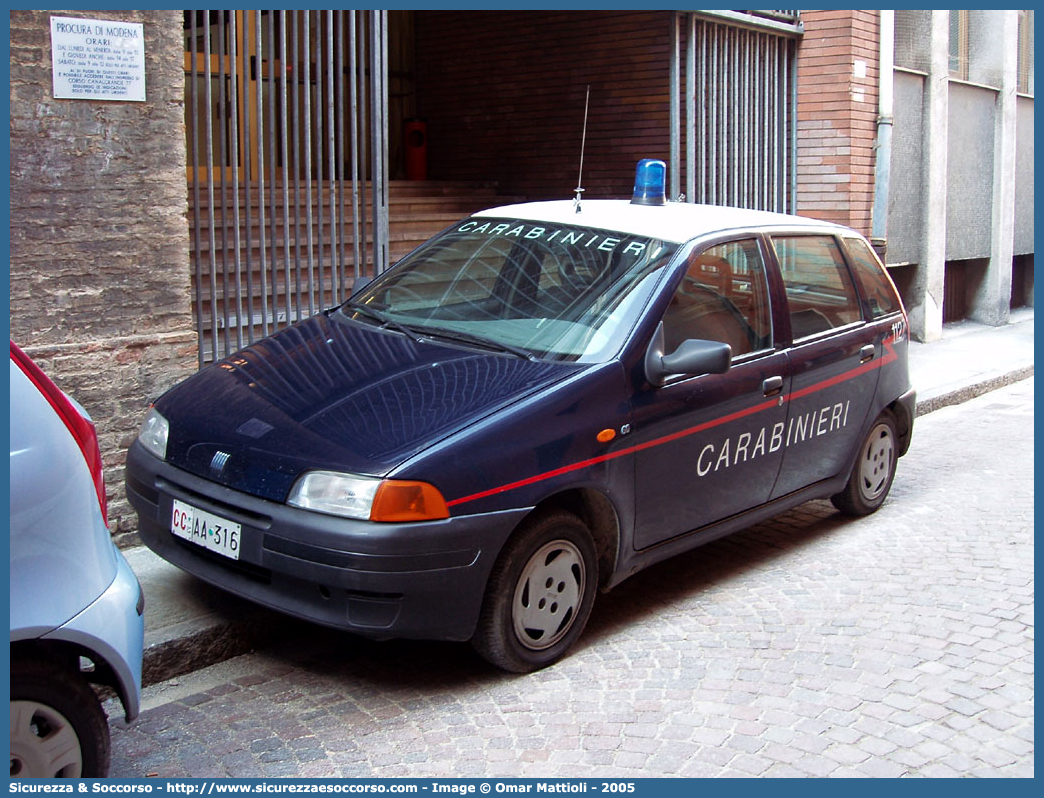 CC AA316
Arma dei Carabinieri
Fiat Punto I serie
Allestitore Elevox S.r.l.
Parole chiave: CC;C.C.;Arma;dei;Carabinieri;Fiat;Punto;Elevox