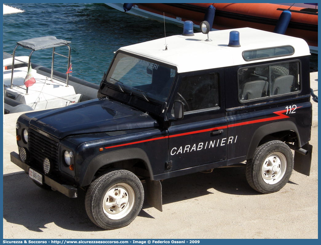 CC AE268
Arma dei Carabinieri
Land Rover Defender 90
Parole chiave: CC;C.C.;Arma;dei;Carabinieri;Land;Rover;Defender;90