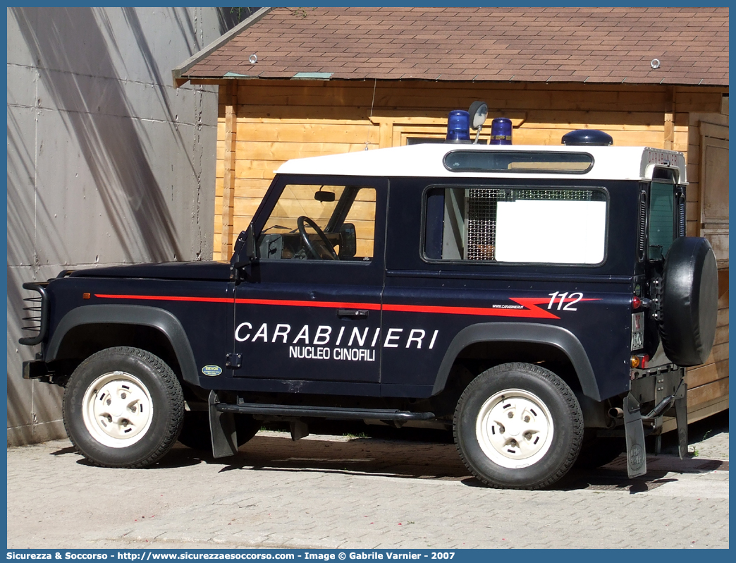 CC AE424
Arma dei Carabinieri
Centro e Nuclei Cinofili
Land Rover Defender 90
Parole chiave: CCAE424;Arma dei Carabinieri;Centro e Nuclei Cinofili;Land Rover Defender 90