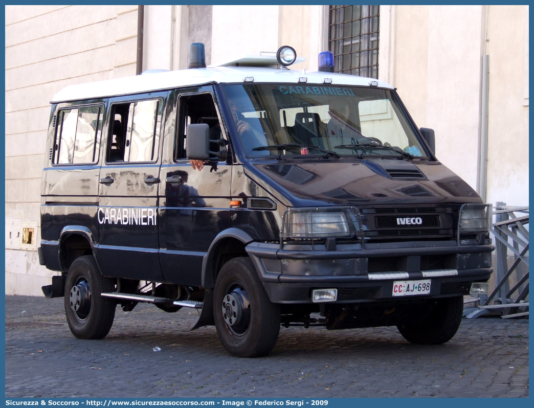 CC AJ698
Arma dei Carabinieri
Battaglioni Mobili
Iveco TurboDaily 40-10 4x4 II serie
Parole chiave: CC;C.C.;Arma;dei;Carabinieri;Battaglioni;Battaglione;Mobili;Mobile;Iveco;TurboDaily;Daily;40-10;4x4;40.10;40;10;Ordine;Pubblico