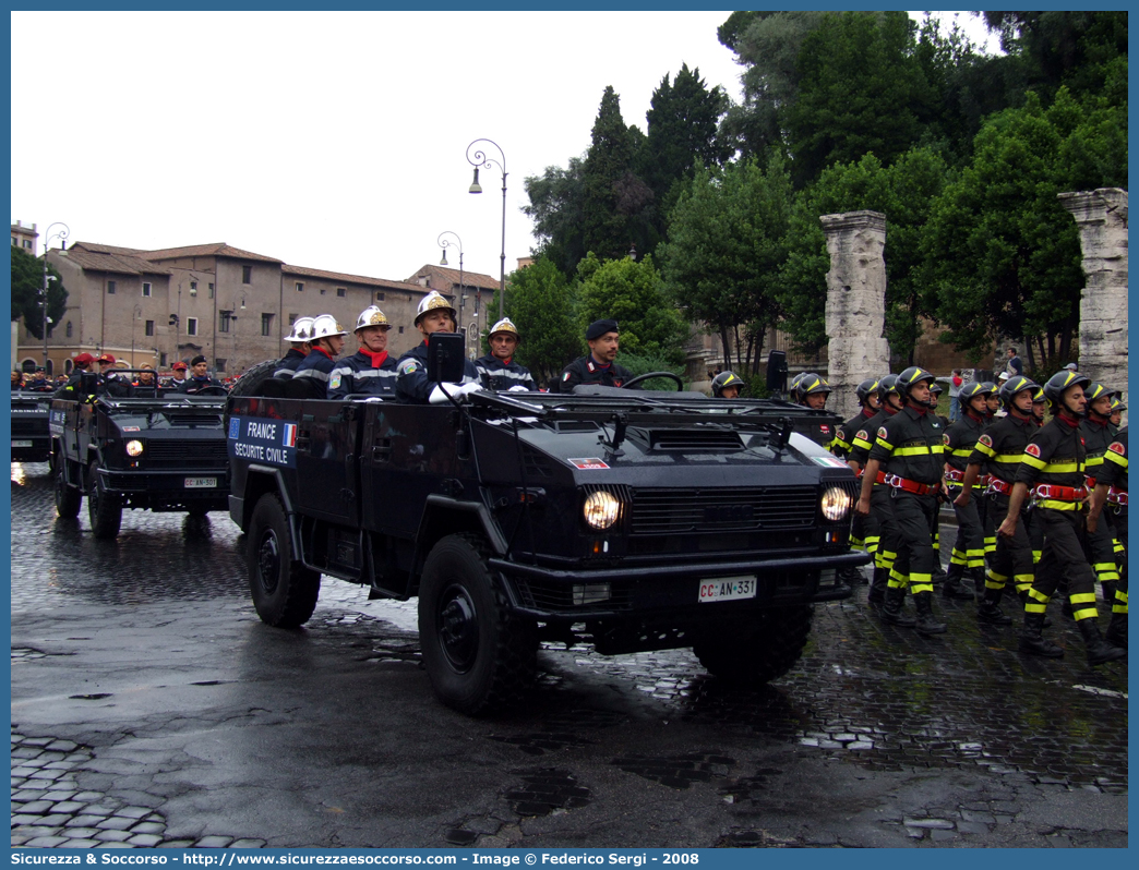 CC AN331
Arma dei Carabinieri
Battaglioni Mobili
Iveco VM90T
Parole chiave: CC;C.C.;Arma;Carabinieri;Battaglioni;Mobili;Battaglione;Iveco;VM90T