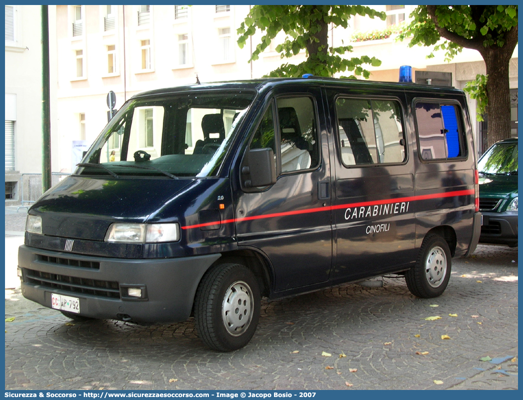 CC AP792
Arma dei Carabinieri
Centro e Nuclei Cinofili
Fiat Ducato II serie
Parole chiave: CC;C.C.;Arma;Carabinieri;Centro;Nucleo;Cinofili;Fiat;Ducato