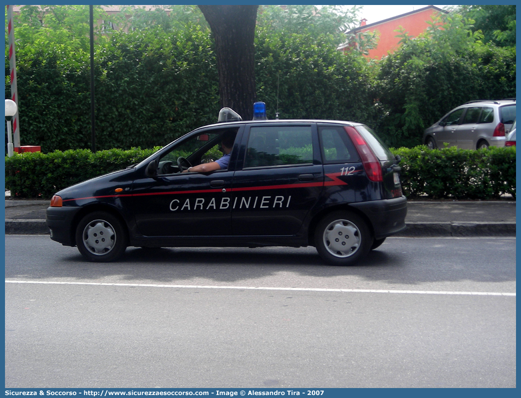 CC AX269
Arma dei Carabinieri
Fiat Punto I serie
Allestitore Elevox S.r.l.
Parole chiave: CC;C.C.;Arma;dei;Carabinieri;Fiat;Punto;Elevox