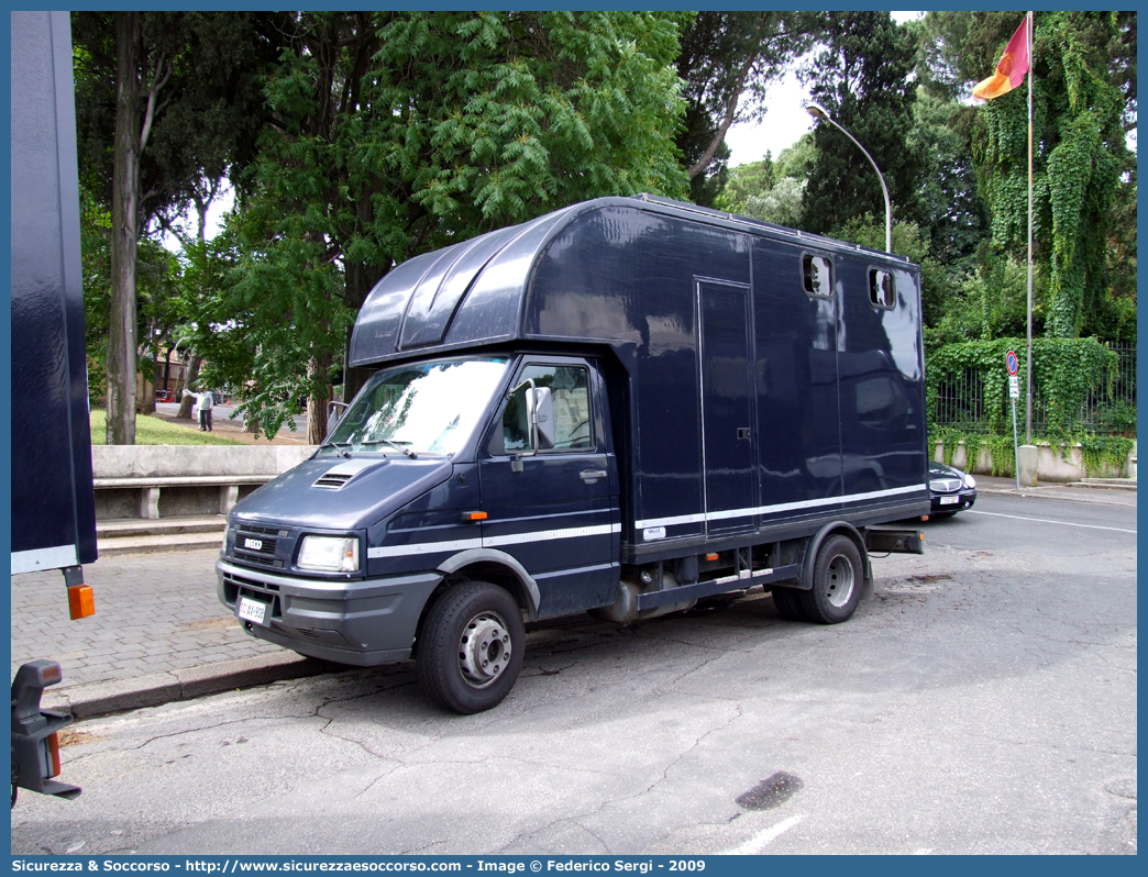 CC AX908
Arma dei Carabinieri
4° Reggimento Carabinieri a Cavallo
Iveco Daily 49-12 II serie
Allestitore Valli S.r.l.
Parole chiave: CC;C.C.;Arma;dei;Carabinieri;Reggimento;Cavallo;Iveco;Daily;49-12;49.12;Trasporto;Cavalli;Valli