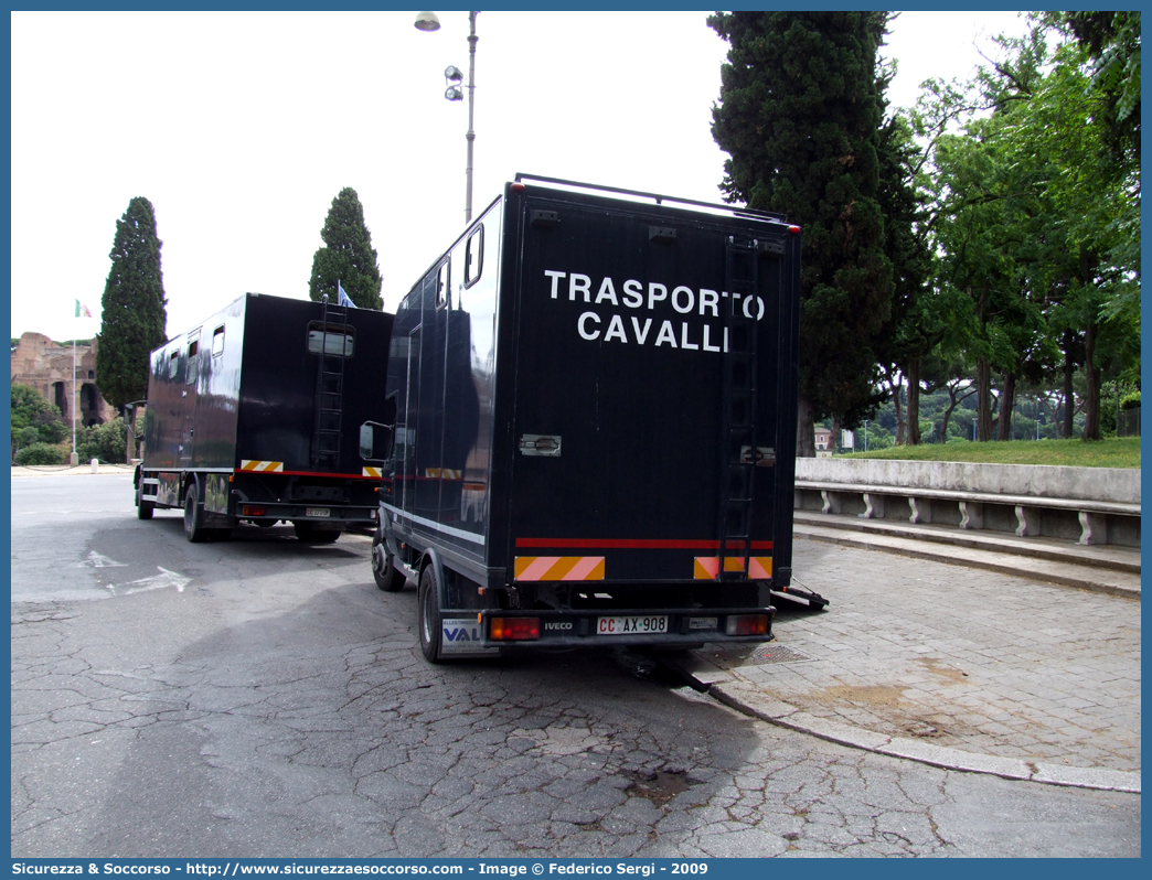 CC AX908
Arma dei Carabinieri
4° Reggimento Carabinieri a Cavallo
Iveco Daily 49-12 II serie
Allestitore Valli S.r.l.
Parole chiave: CC;C.C.;Arma;dei;Carabinieri;Reggimento;Cavallo;Iveco;Daily;49-12;49.12;Trasporto;Cavalli;Valli