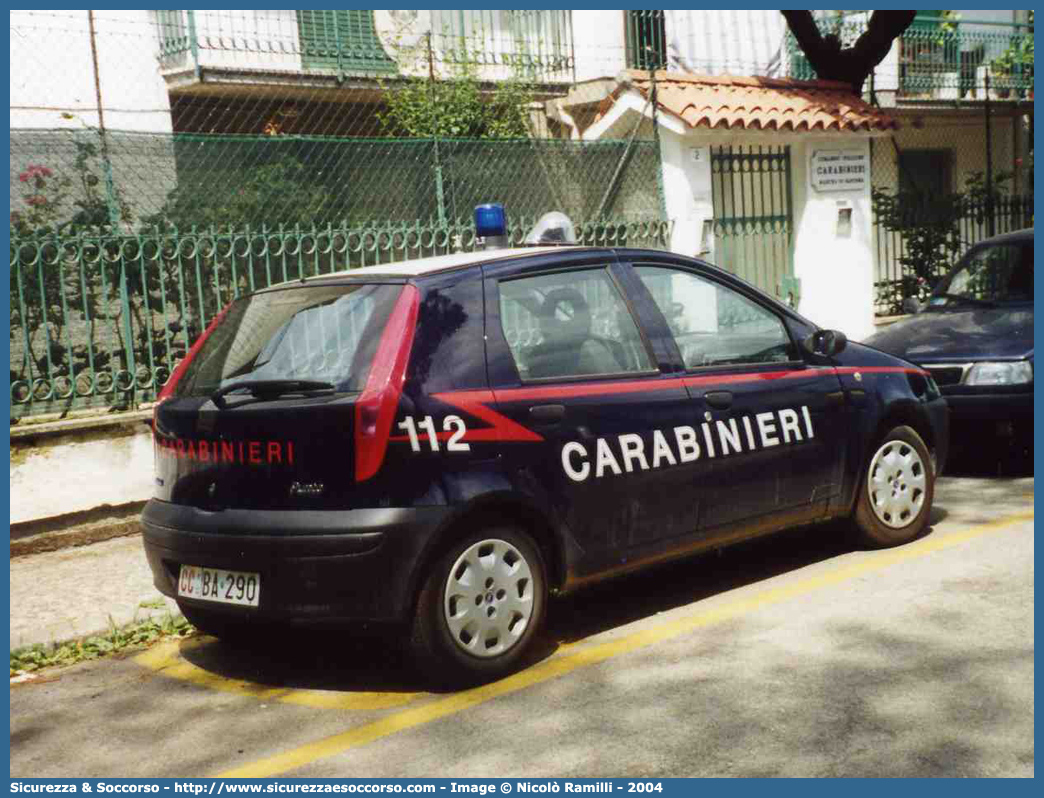 CC BA290
Arma dei Carabinieri
Fiat Punto II serie
Parole chiave: CCBA290;Arma dei Carabinieri;Fiat Punto II serie