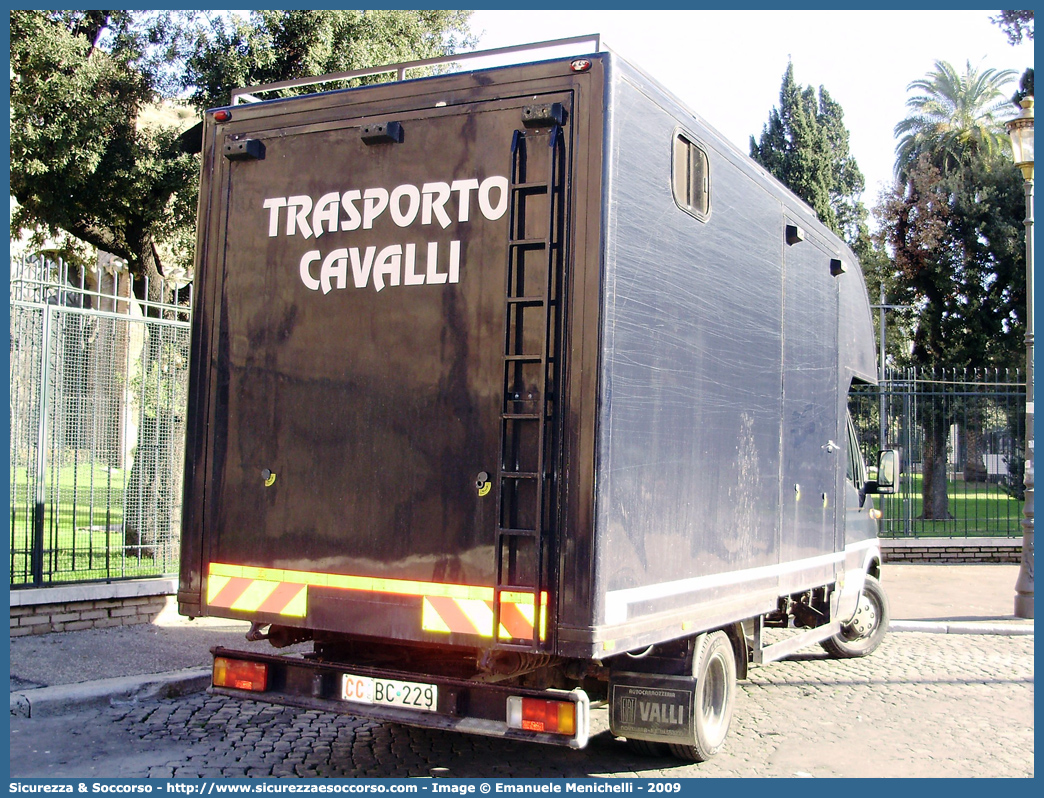 CC BC229
Arma dei Carabinieri
4° Reggimento Carabinieri a Cavallo
Iveco Daily 50C17 III serie
Allestitore Valli S.r.l.
Parole chiave: CC;C.C.;Arma;dei;Carabinieri;Reggimento;Cavallo;Iveco;Daily;50C17;Valli;Trasporto;Cavalli