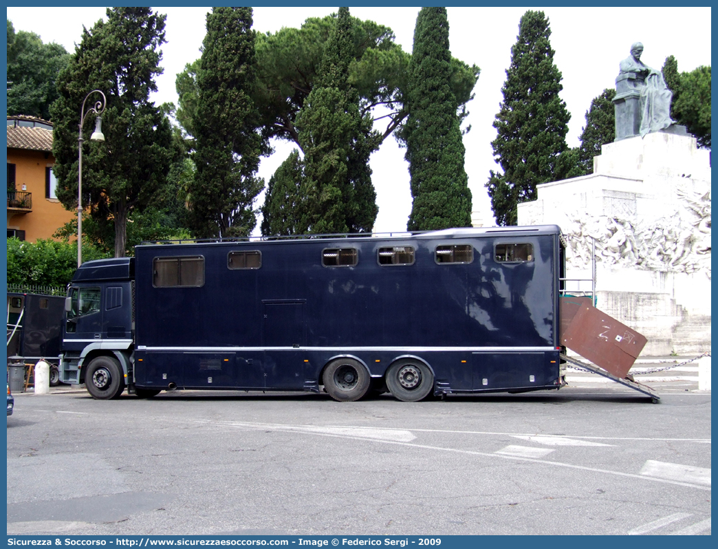 CC BC230
Arma dei Carabinieri
4° Reggimento Carabinieri a Cavallo
Iveco EuroTech 350
Parole chiave: CC;C.C.;Arma;dei;Carabinieri;Reggimento;a;Cavallo;Iveco;EuroTech;350