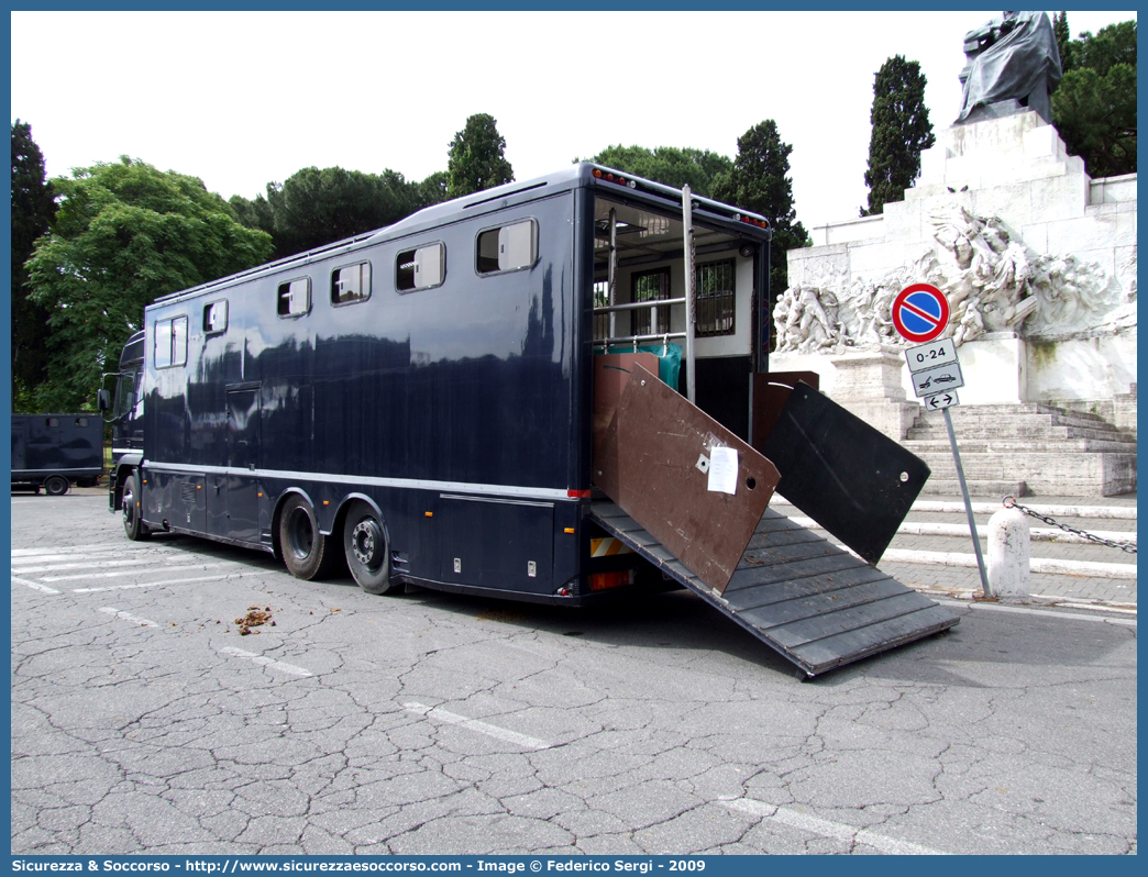 CC BC231
Arma dei Carabinieri
4° Reggimento Carabinieri a Cavallo
Iveco EuroTech 350
Parole chiave: CC;C.C.;Arma;dei;Carabinieri;Reggimento;a;Cavallo;Iveco;EuroTech;350