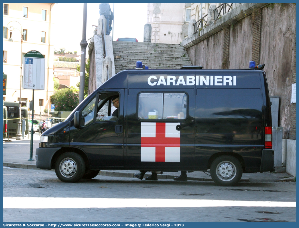 CC BD439
Arma dei Carabinieri
Servizio Sanitario
Fiat Ducato II serie
Allestitore GGG Elettromeccanica S.r.l.
Parole chiave: CC;C.C.;Arma;dei;Carabinieri;Servizio;Sanitario;Ambulanza;Autoambulanza;Fiat;Ducato;GGG;Elettromeccanica