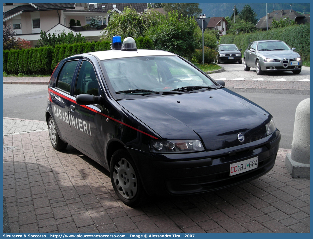 CC BJ684
Arma dei Carabinieri
Fiat Punto II serie
Parole chiave: CC;C.C.;Arma;dei;Carabinieri;Fiat;Punto