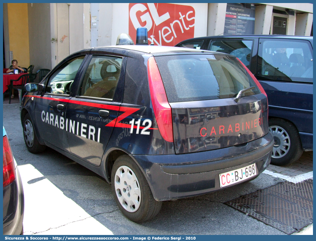 CC BJ698
Arma dei Carabinieri
Fiat Punto II serie
Parole chiave: CC;C.C.;Arma;dei;Carabinieri;Fiat;Punto