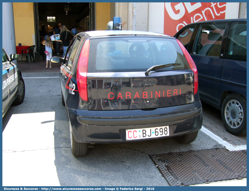 CC BJ698
Arma dei Carabinieri
Fiat Punto II serie
Parole chiave: CC;C.C.;Arma;dei;Carabinieri;Fiat;Punto